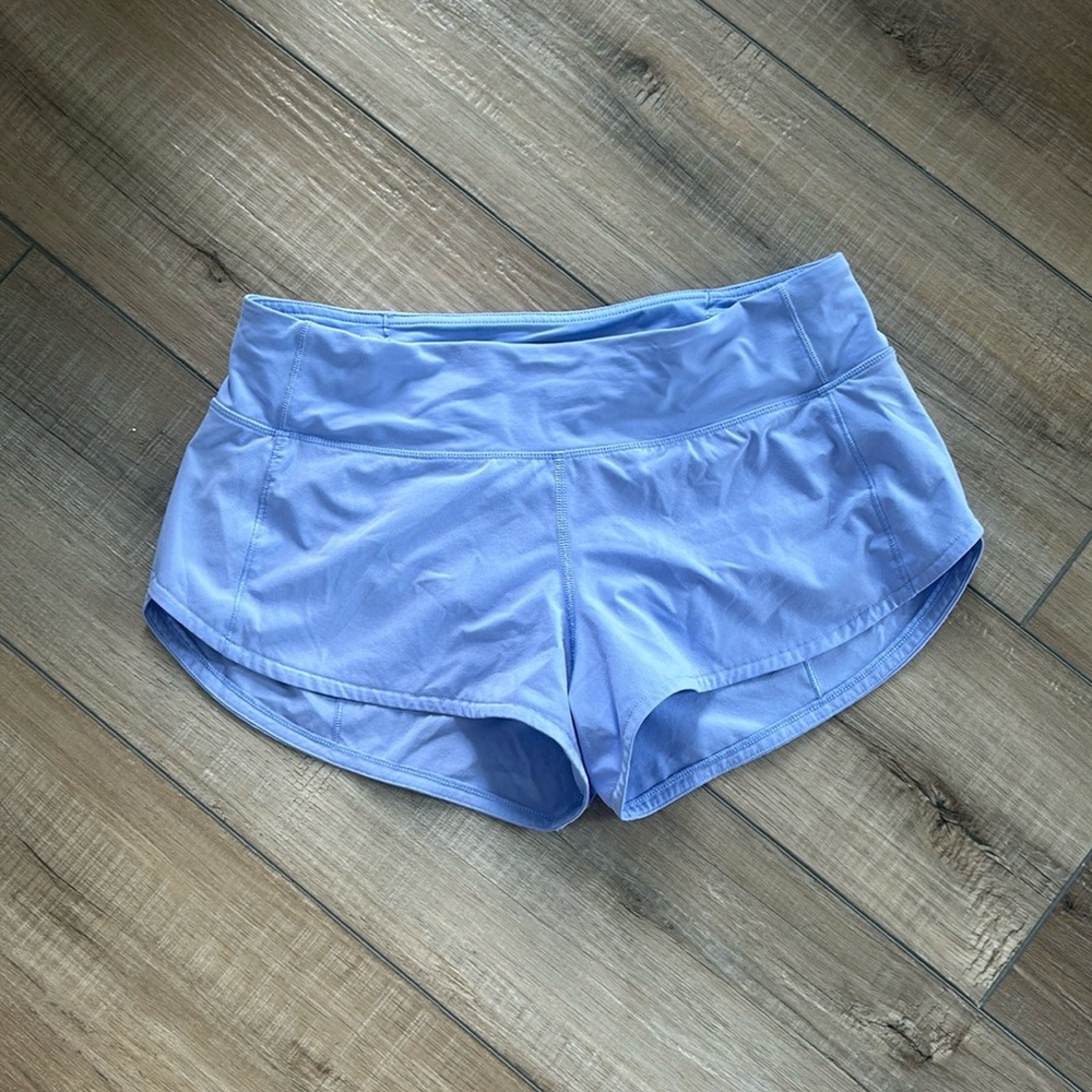 Lululemon Hotty Hot shorts size 4, 2.5 inch